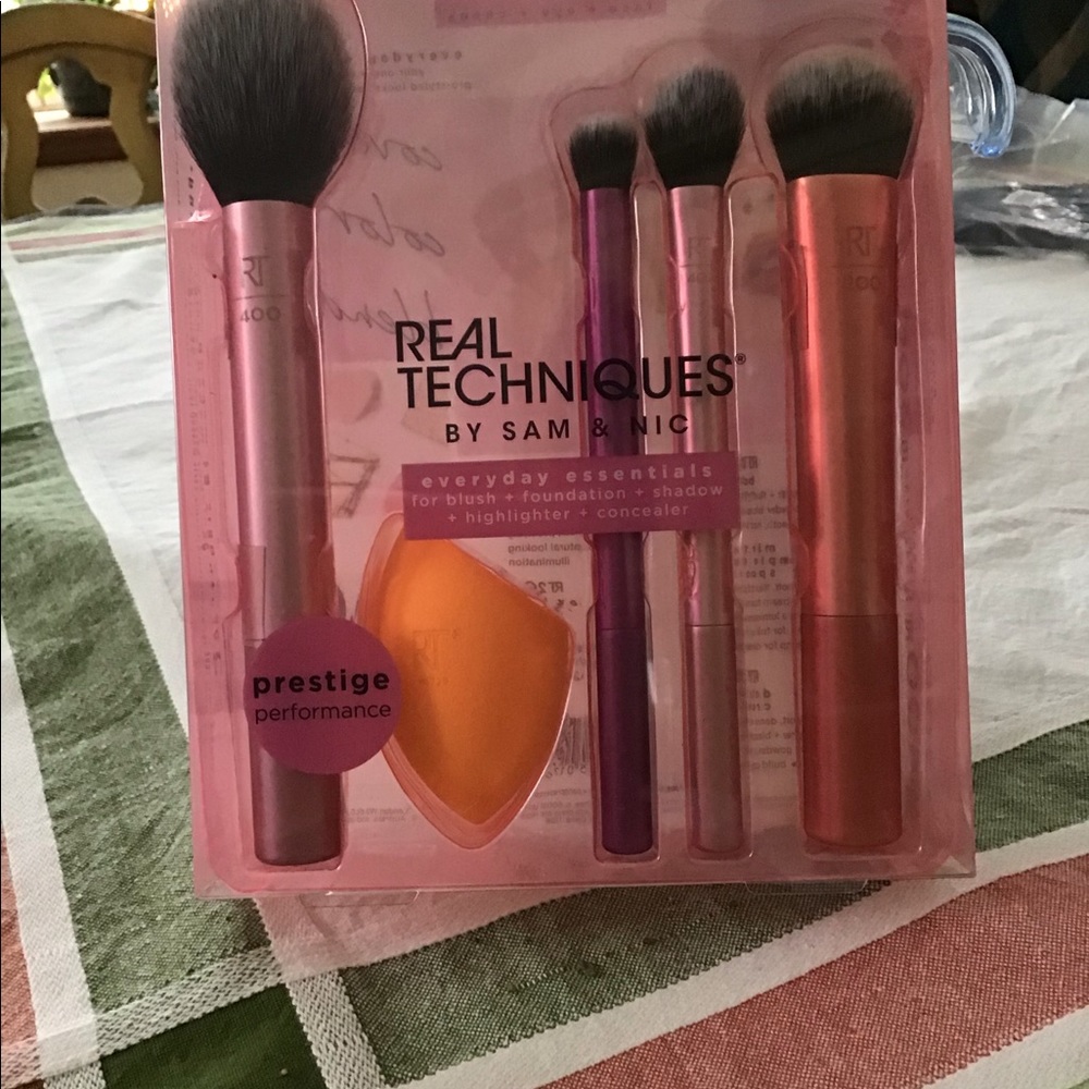 Real Techniques everyday essentials brush set